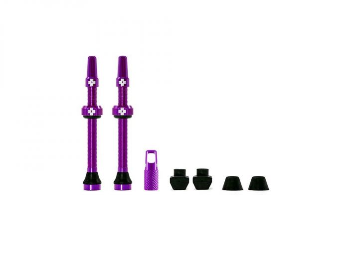 MUC-OFF Tubeless Venttiilisarja 60mm Purple Road ja Mtb Muc-off Tubeless venttiilisarja sisaltaa 2 tubeless venttiilia 60mm